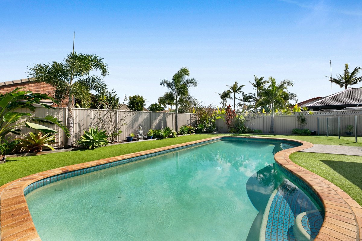 22 Manakin Avenue BURLEIGH WATERS 18