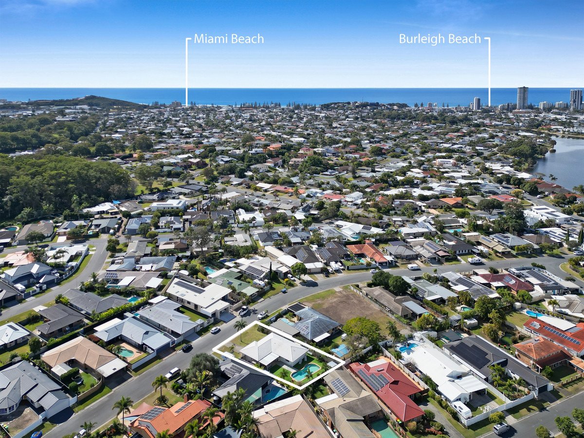 22 Manakin Avenue BURLEIGH WATERS 22