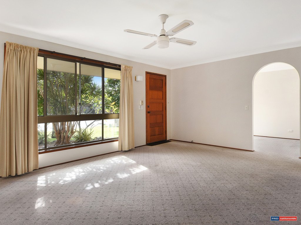 22 Manakin Avenue BURLEIGH WATERS 2