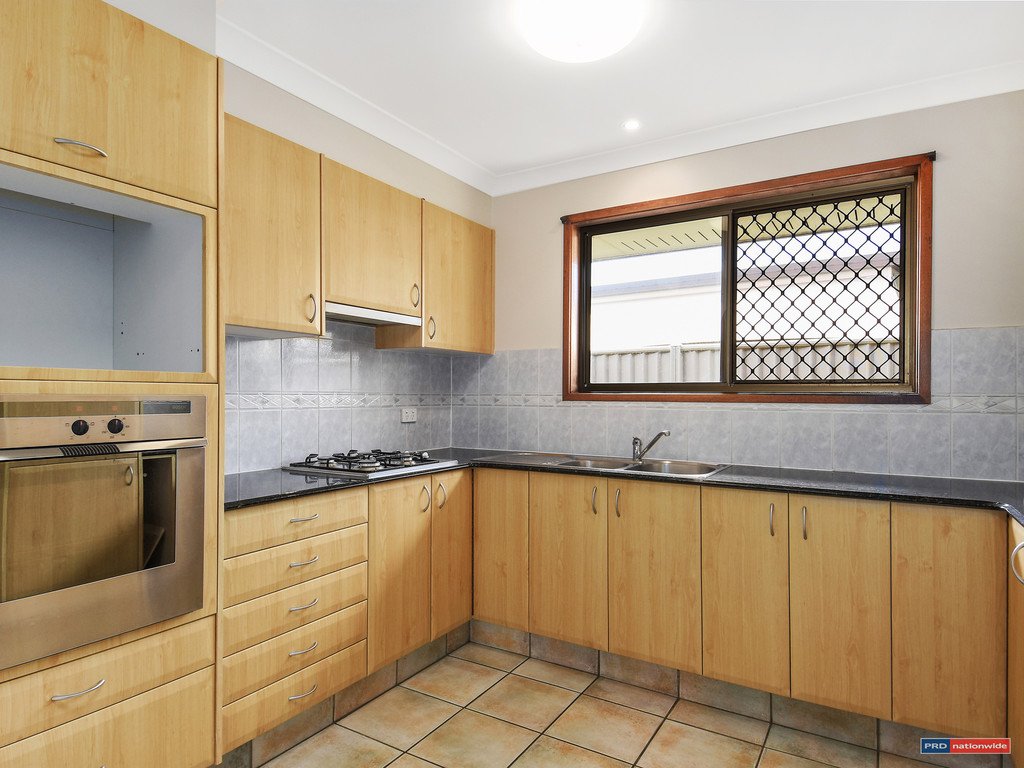 22 Manakin Avenue BURLEIGH WATERS 4