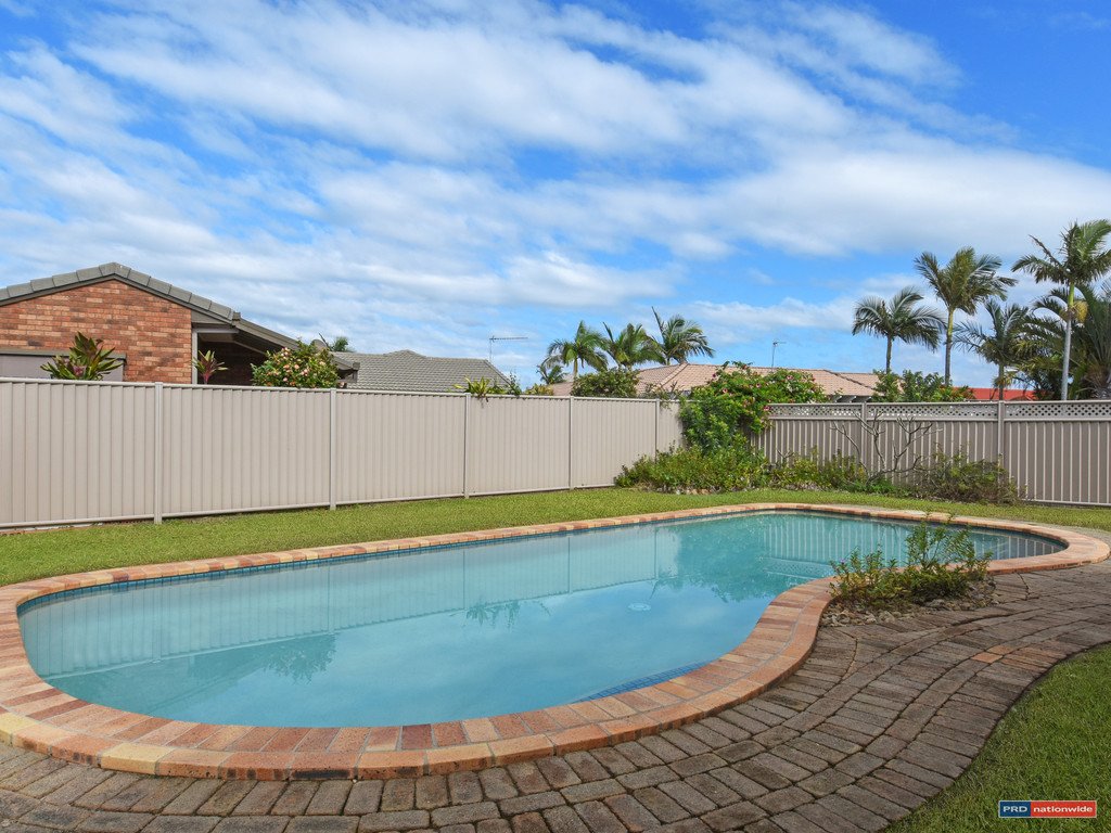 22 Manakin Avenue BURLEIGH WATERS 13