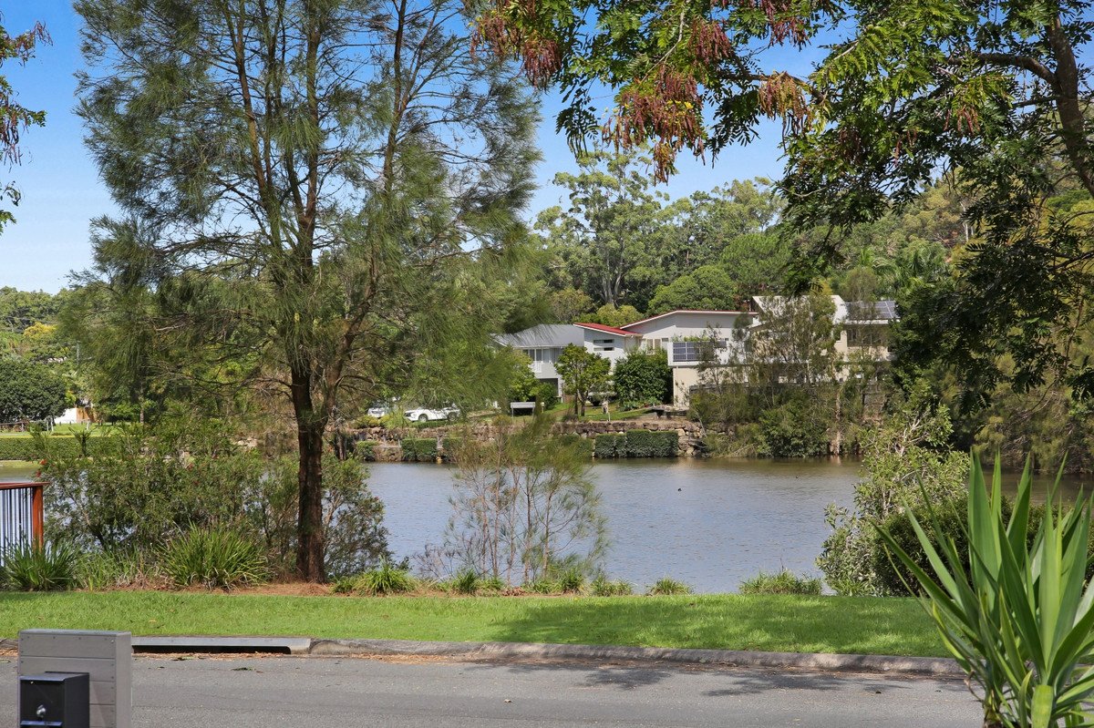 22 Marks Drive Varsity Lakes 25