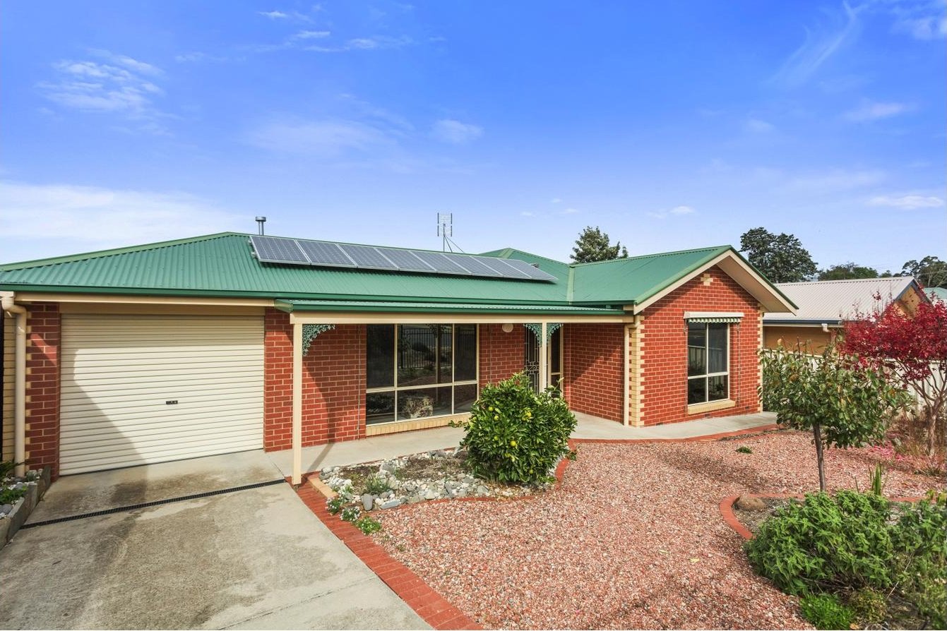 22 McGowan Street LONG GULLY 1