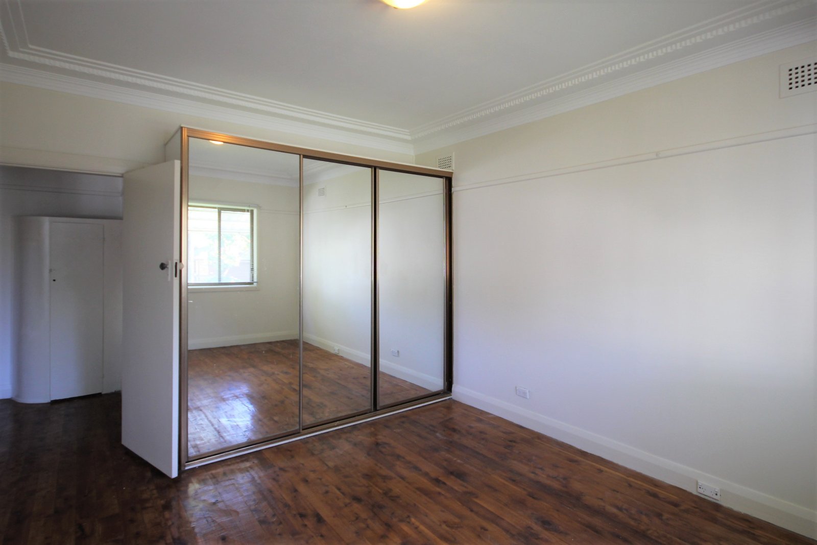 22 Mercury Street BEVERLY HILLS 2