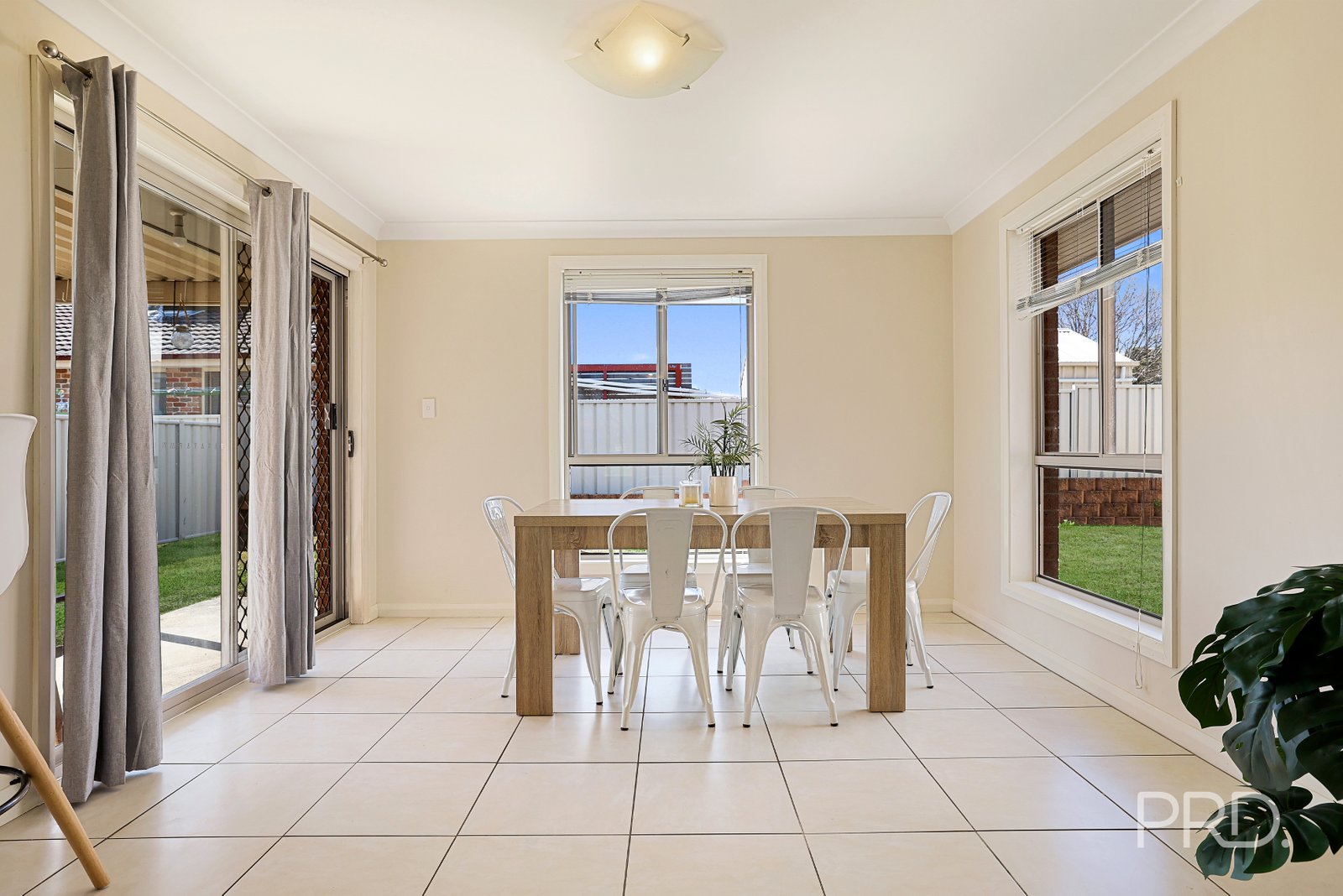 2/2 Minimbah Close TAMWORTH 5