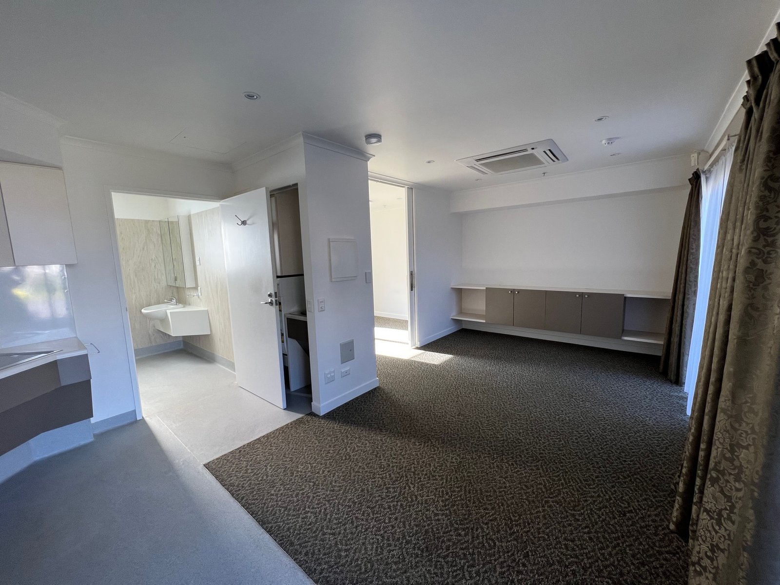 2/2 Moirunna Road LINDISFARNE 3