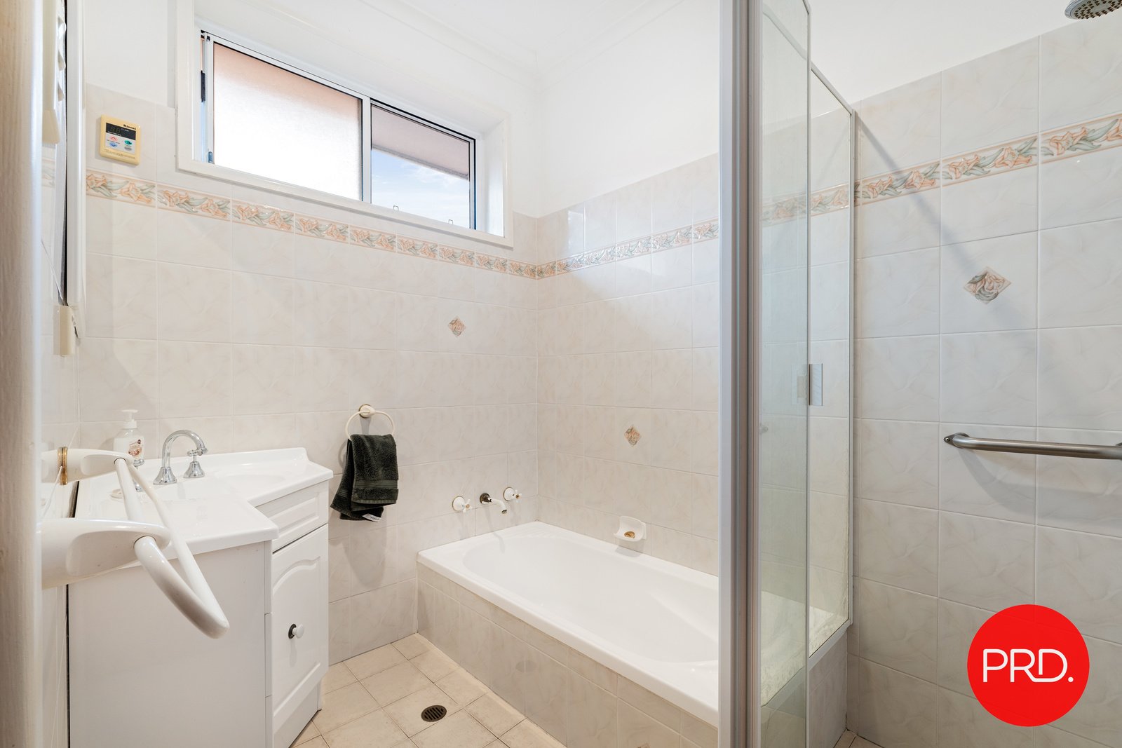 22 Moorefield Avenue KOGARAH 7