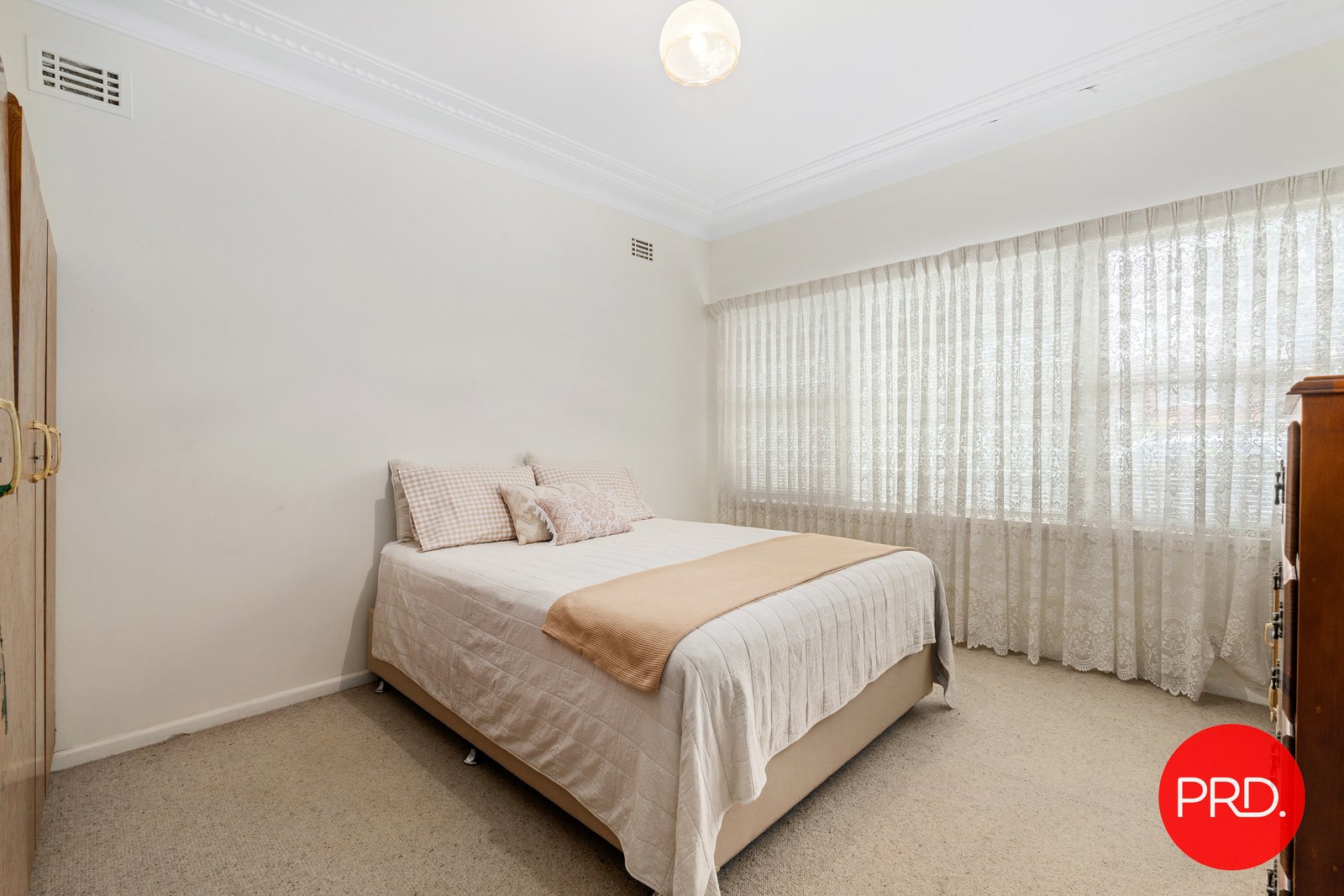 22 Moorefield Avenue KOGARAH 8