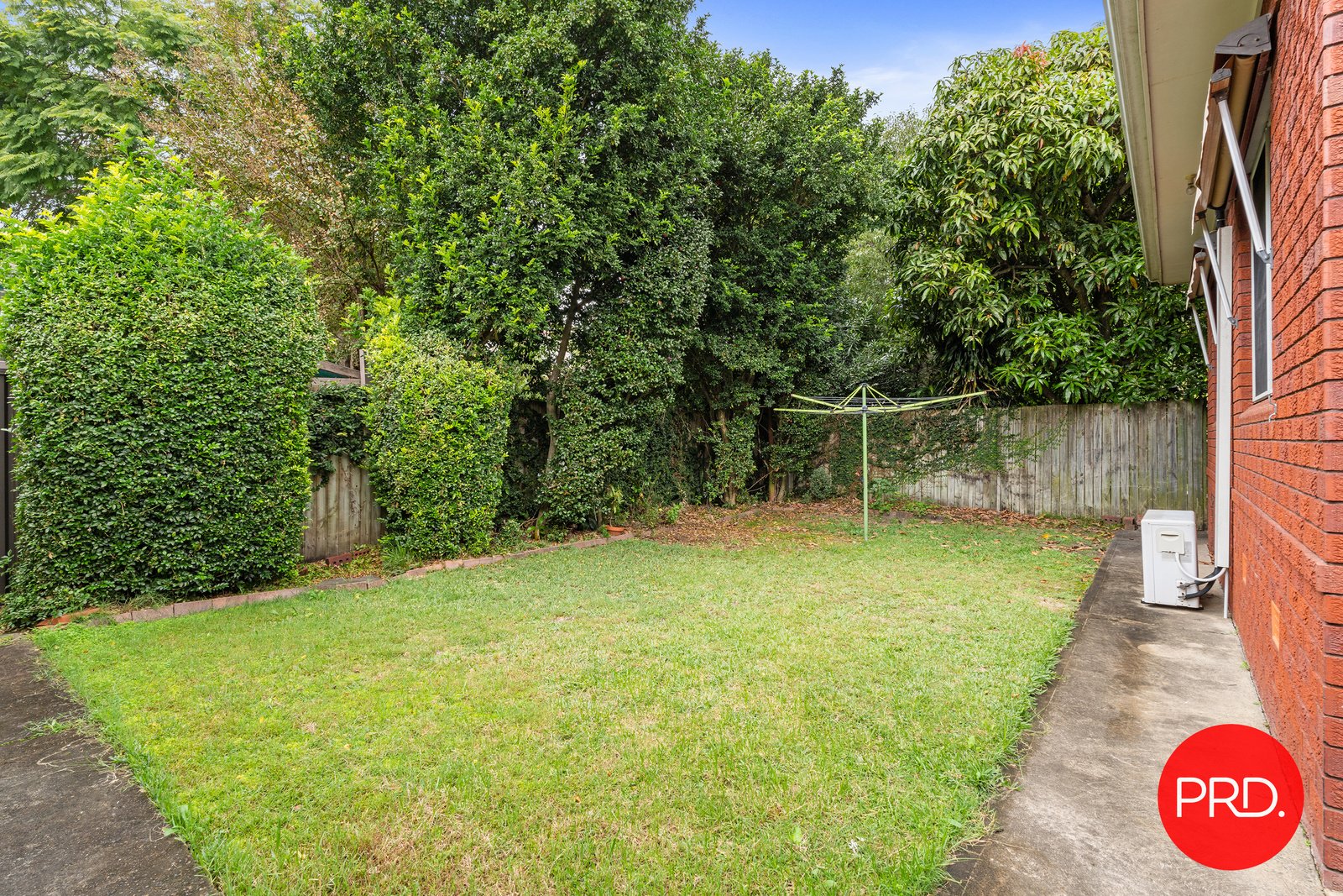 22 Moorefield Avenue KOGARAH 10