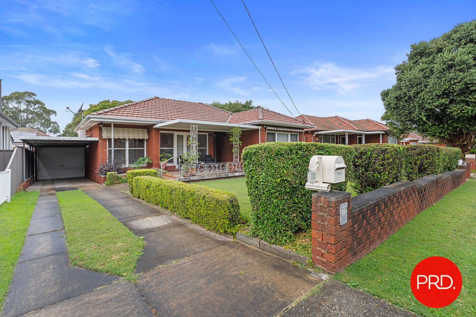 22 Moorefield Avenue KOGARAH 12