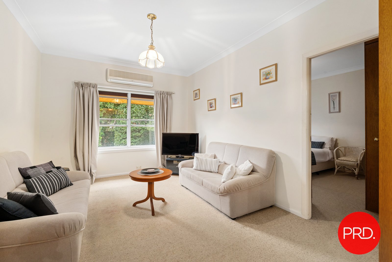 22 Moorefield Avenue KOGARAH 14