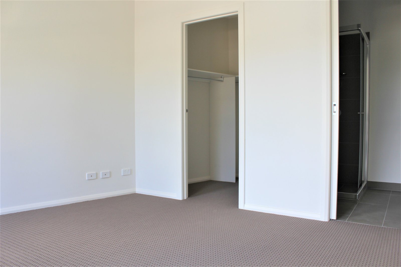 Gallery: 2/2 Moorong Street