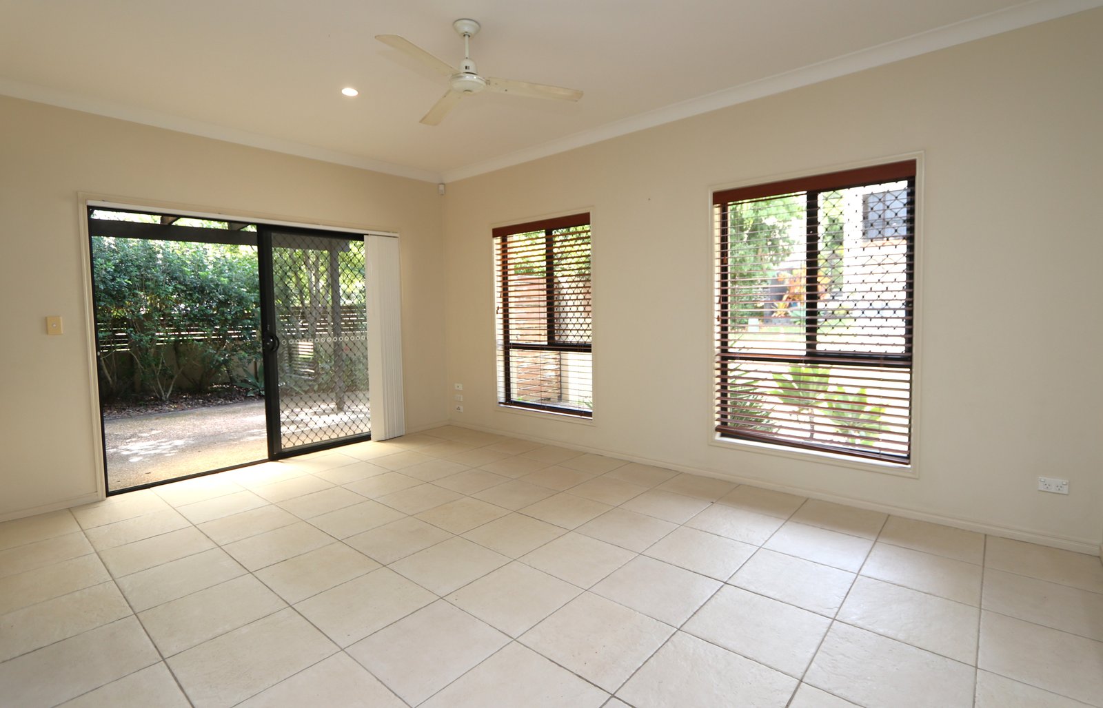 22 Mulgrave Crescent VARSITY LAKES 4