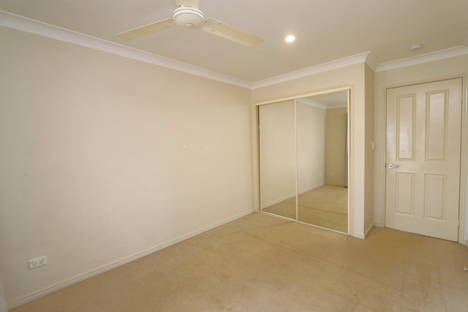22 Mulgrave Crescent VARSITY LAKES 18
