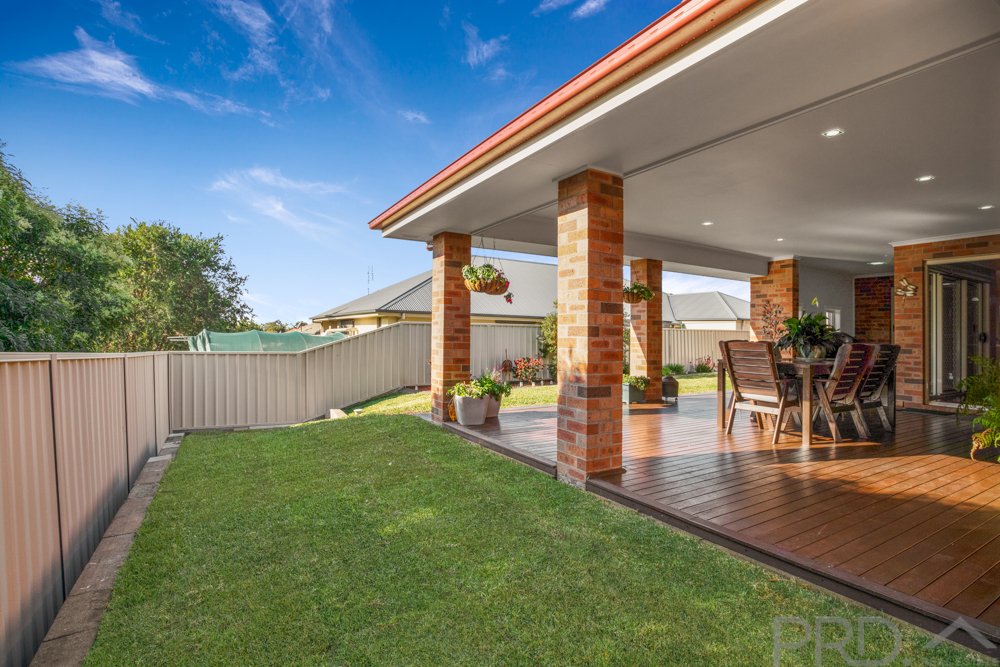 22 Parklands Road LARGS 12