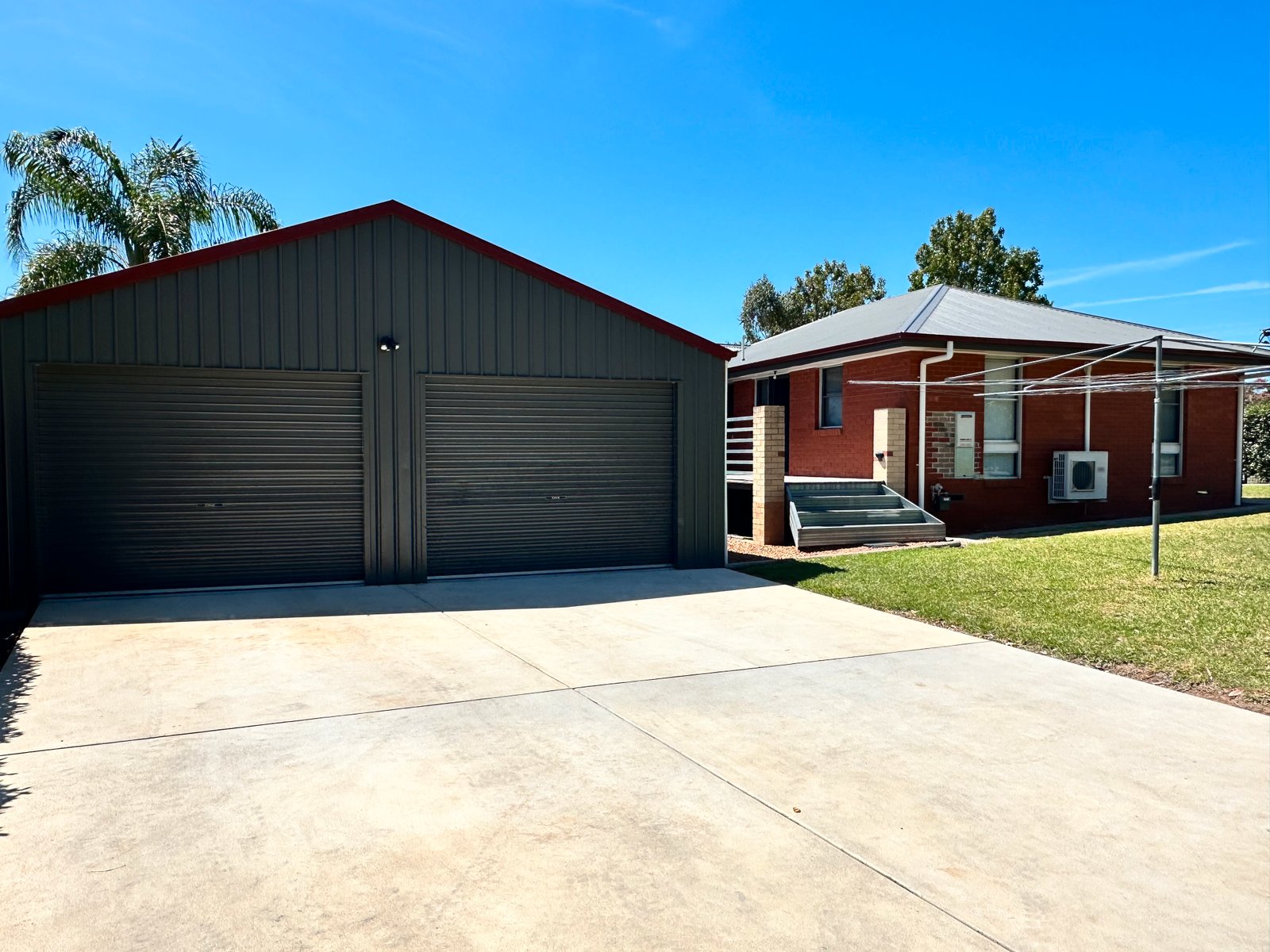 22 Pine Street TUMUT 9