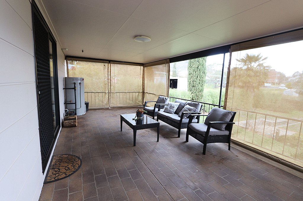 22 Regent Street TUMBARUMBA 9