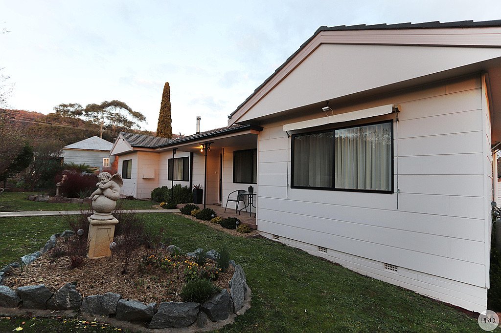 22 Regent Street TUMBARUMBA 12