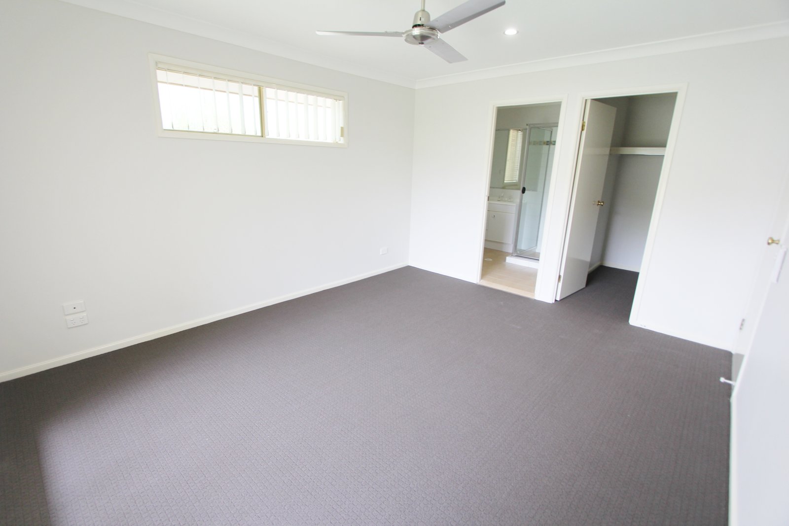 22 Rosegum Drive MOLENDINAR 8