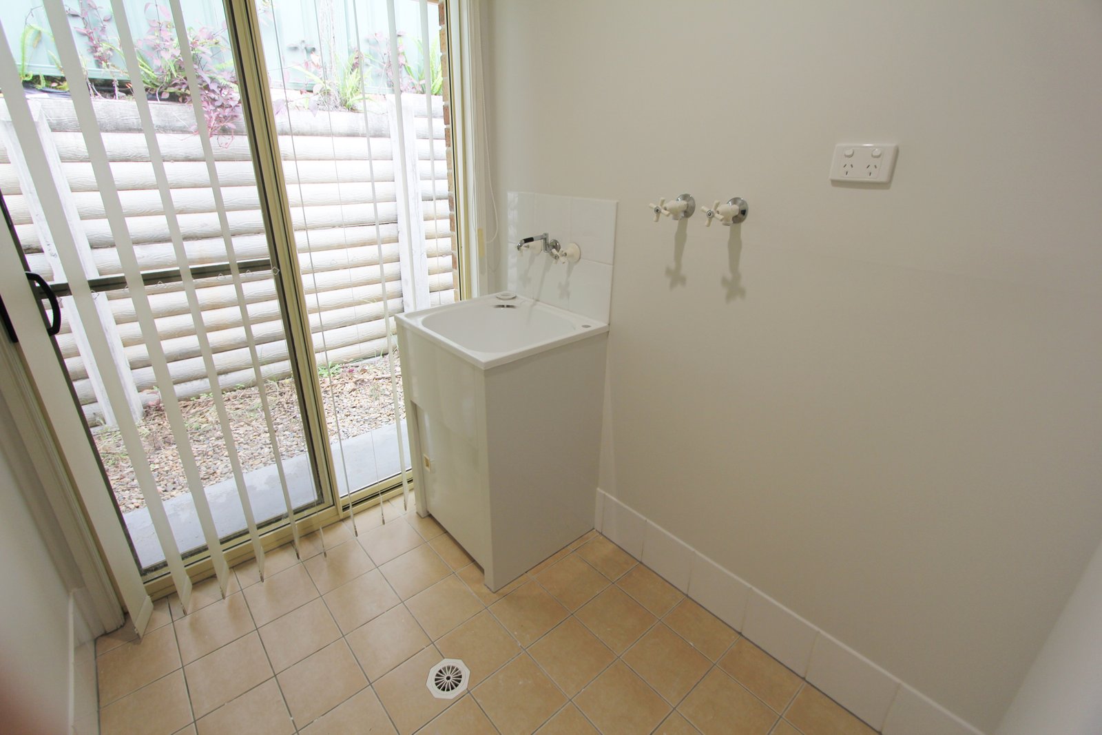 22 Rosegum Drive MOLENDINAR 11