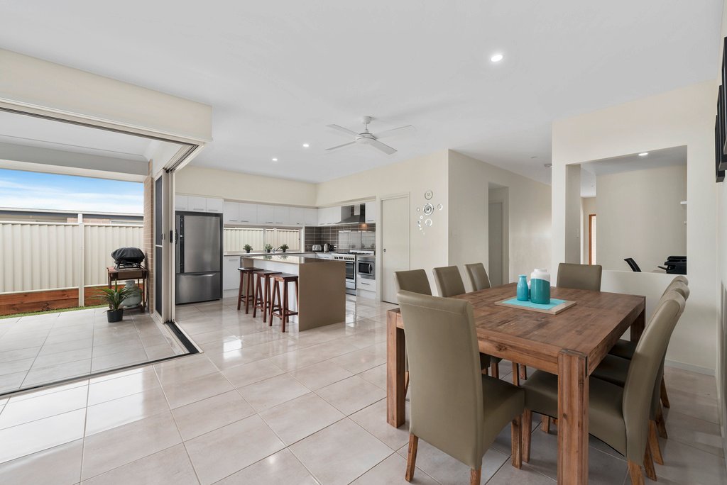 22 Saltwater Crescent CORINDI BEACH 3