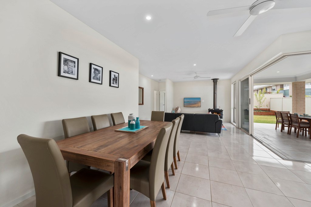 22 Saltwater Crescent CORINDI BEACH 4