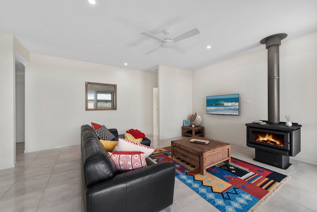 22 Saltwater Crescent CORINDI BEACH 8