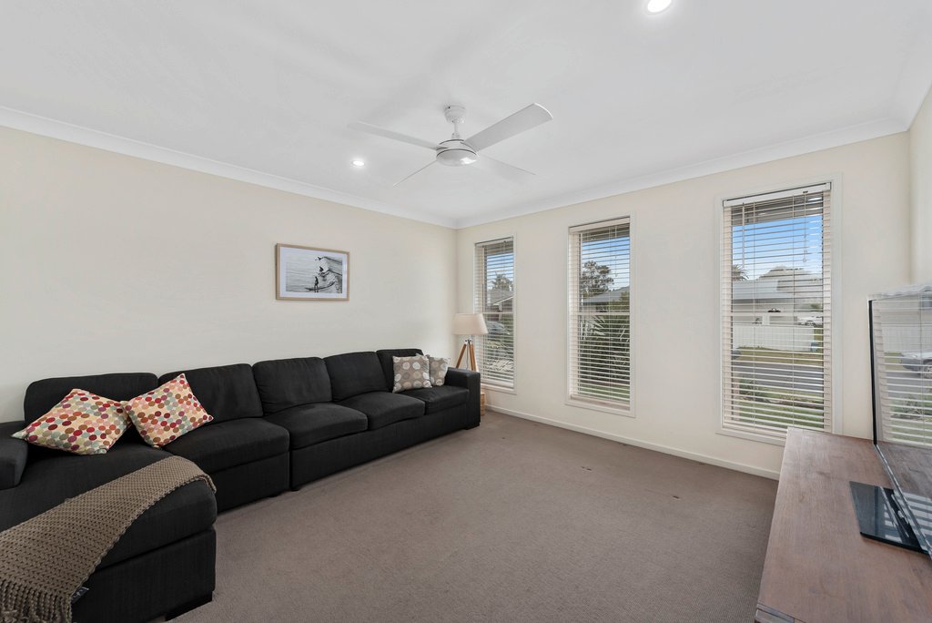 22 Saltwater Crescent CORINDI BEACH 9