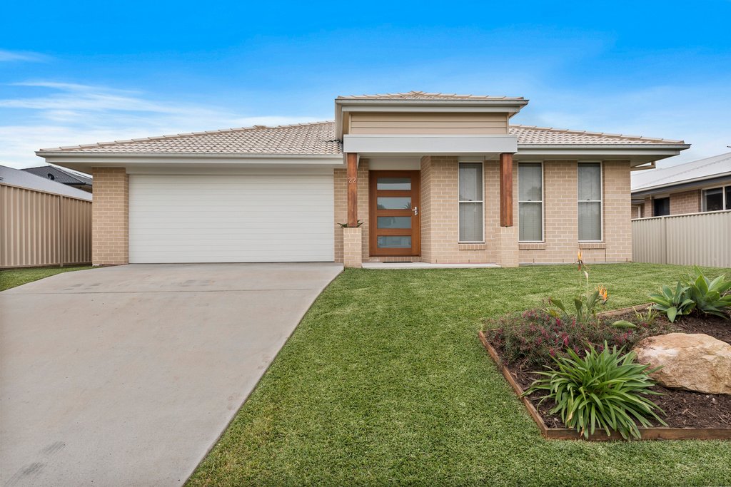 22 Saltwater Crescent CORINDI BEACH 19