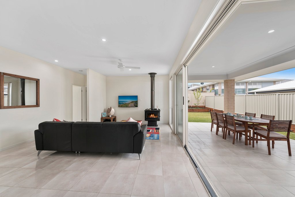 22 Saltwater Crescent CORINDI BEACH 20