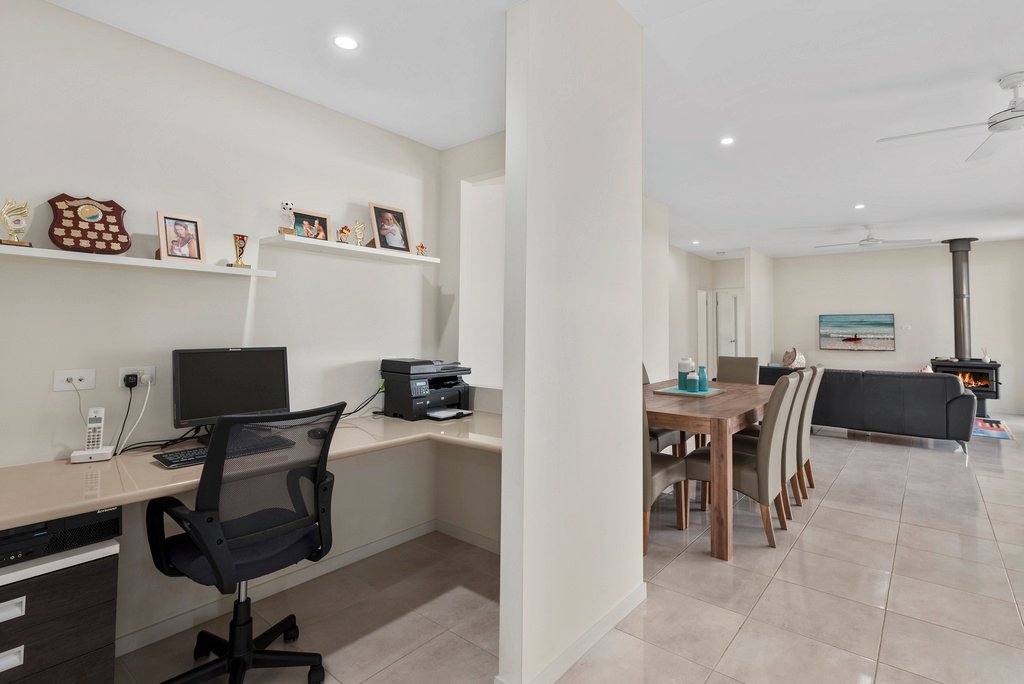 22 Saltwater Crescent CORINDI BEACH 21