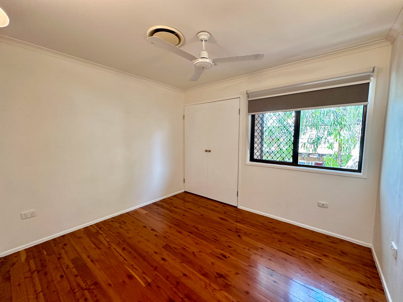 22 Sayre Crescent BOYNE ISLAND 14