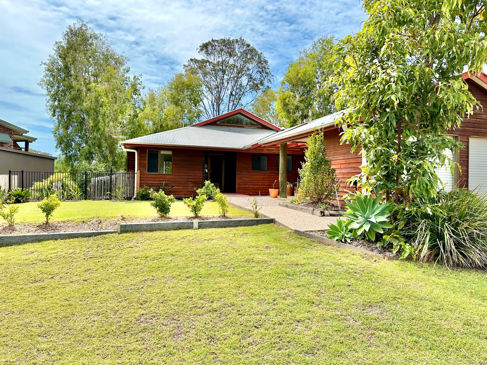 22 Sayre Crescent BOYNE ISLAND 34