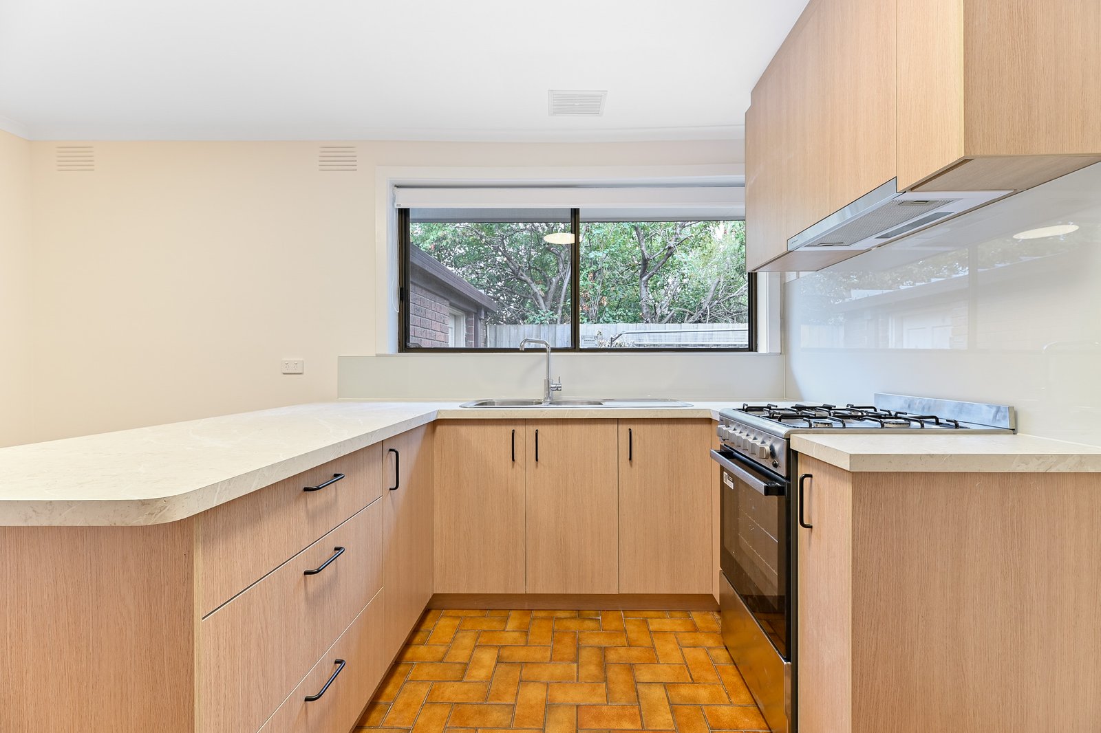 Gallery: 2/2 Shandeau Avenue