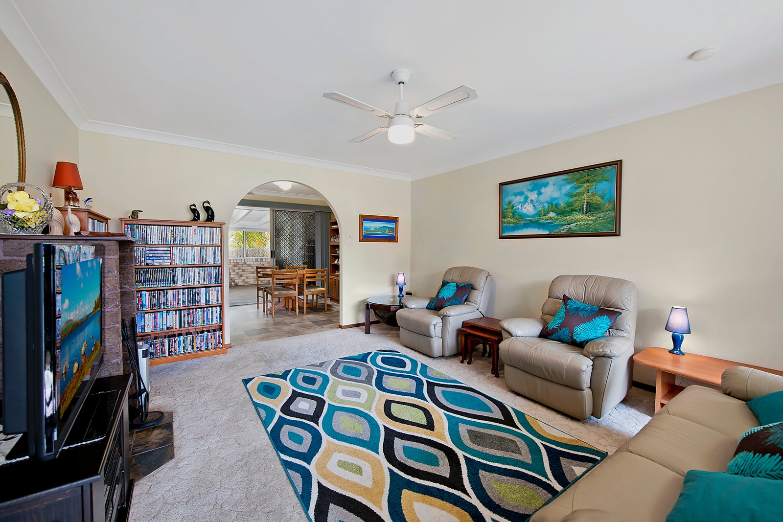 2/2 Sirius Drive LAKEWOOD 3