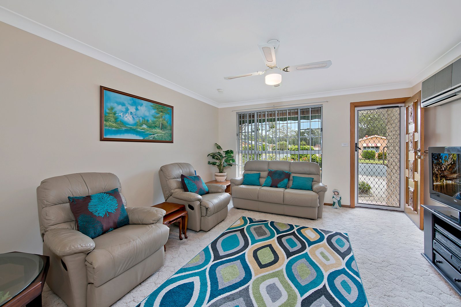 2/2 Sirius Drive LAKEWOOD 4
