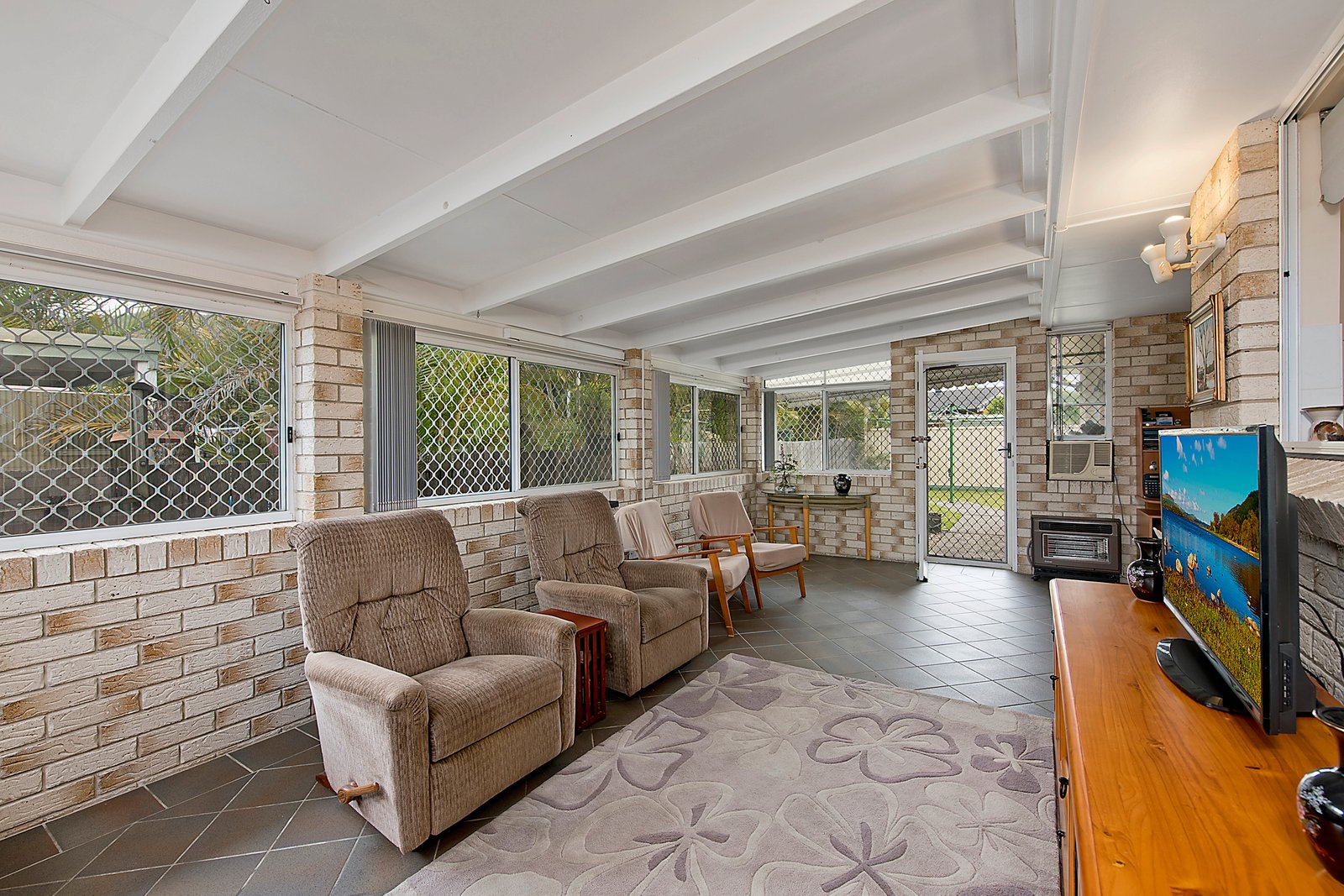 2/2 Sirius Drive LAKEWOOD 8