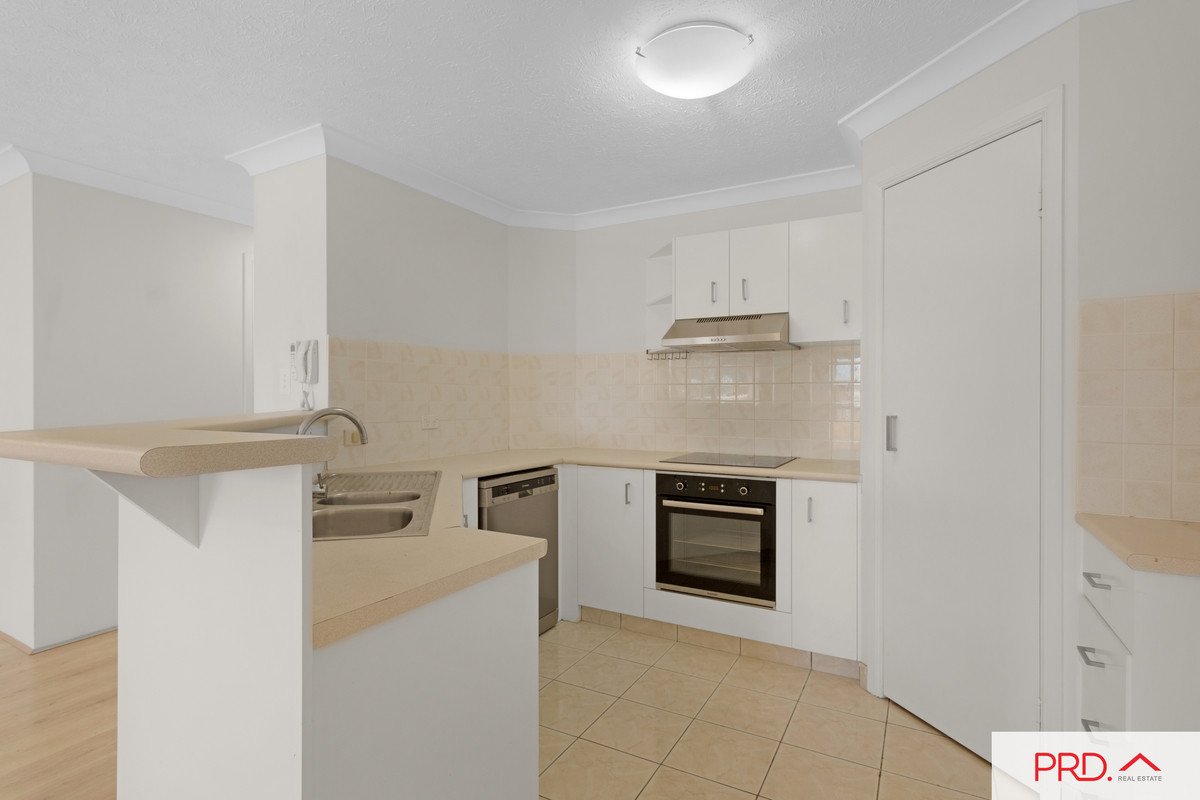 2/2 Stephens Street Burleigh Heads 3