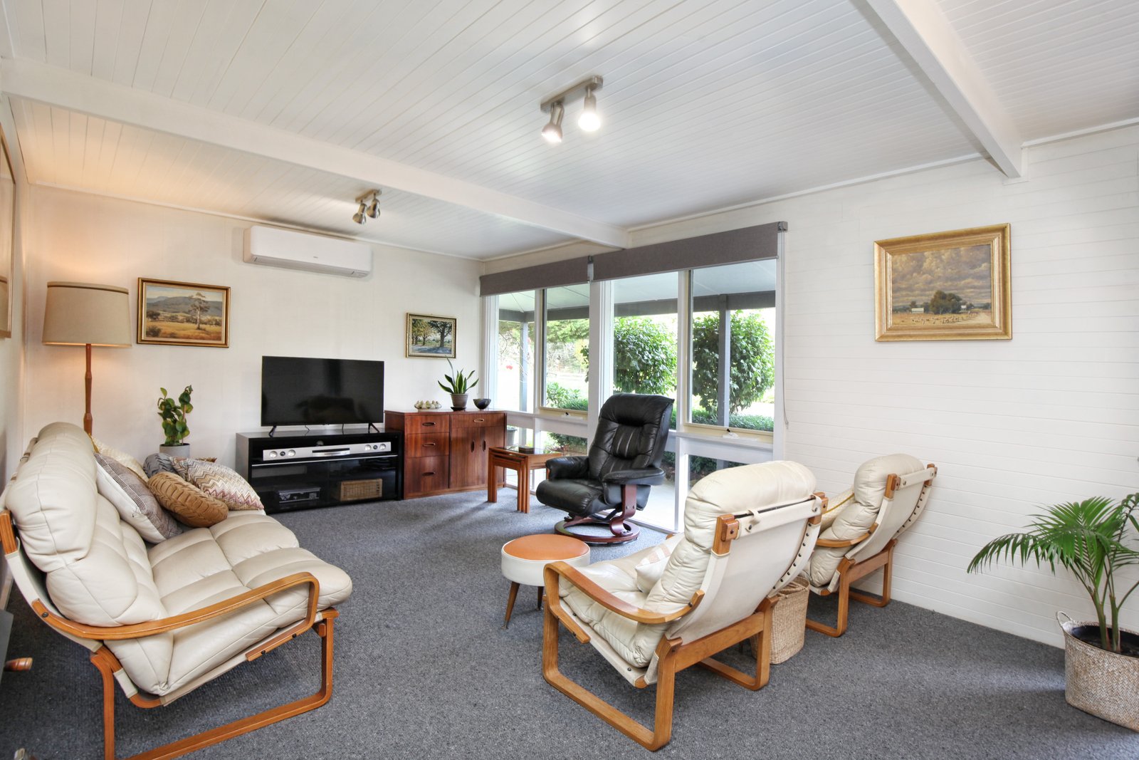 Real Estate and Property in 22 Strathclyde Crescent, Woodend, VIC