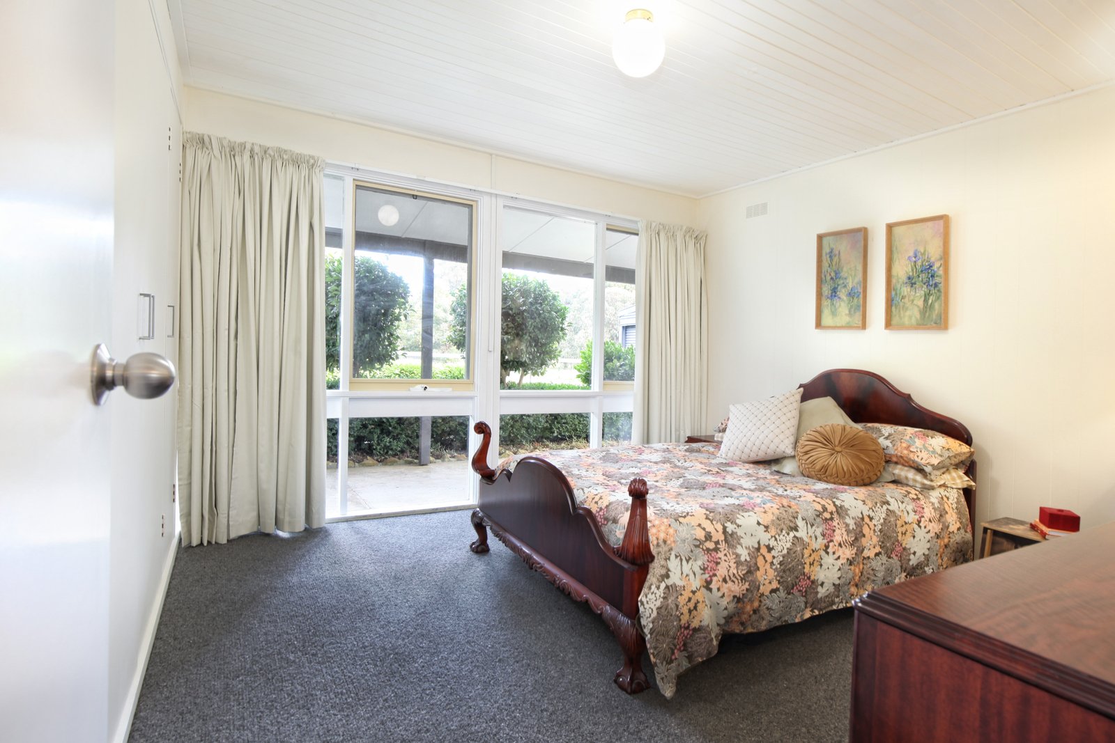 Real Estate and Property in 22 Strathclyde Crescent, Woodend, VIC