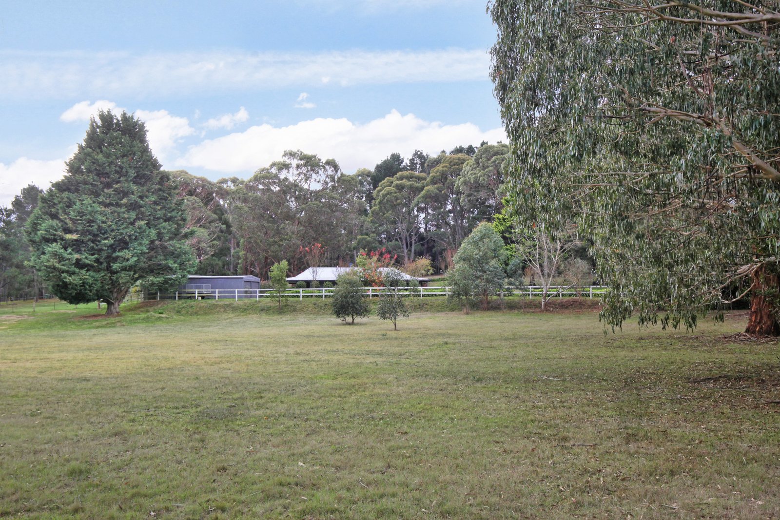 Real Estate and Property in 22 Strathclyde Crescent, Woodend, VIC