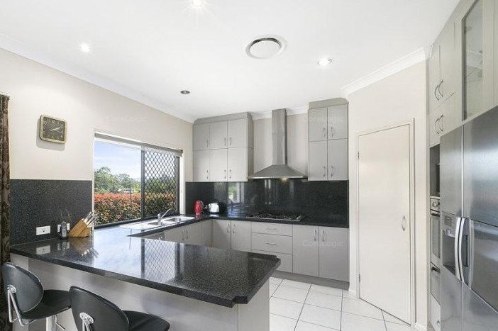 22 Stringybark Drive MOLENDINAR 5