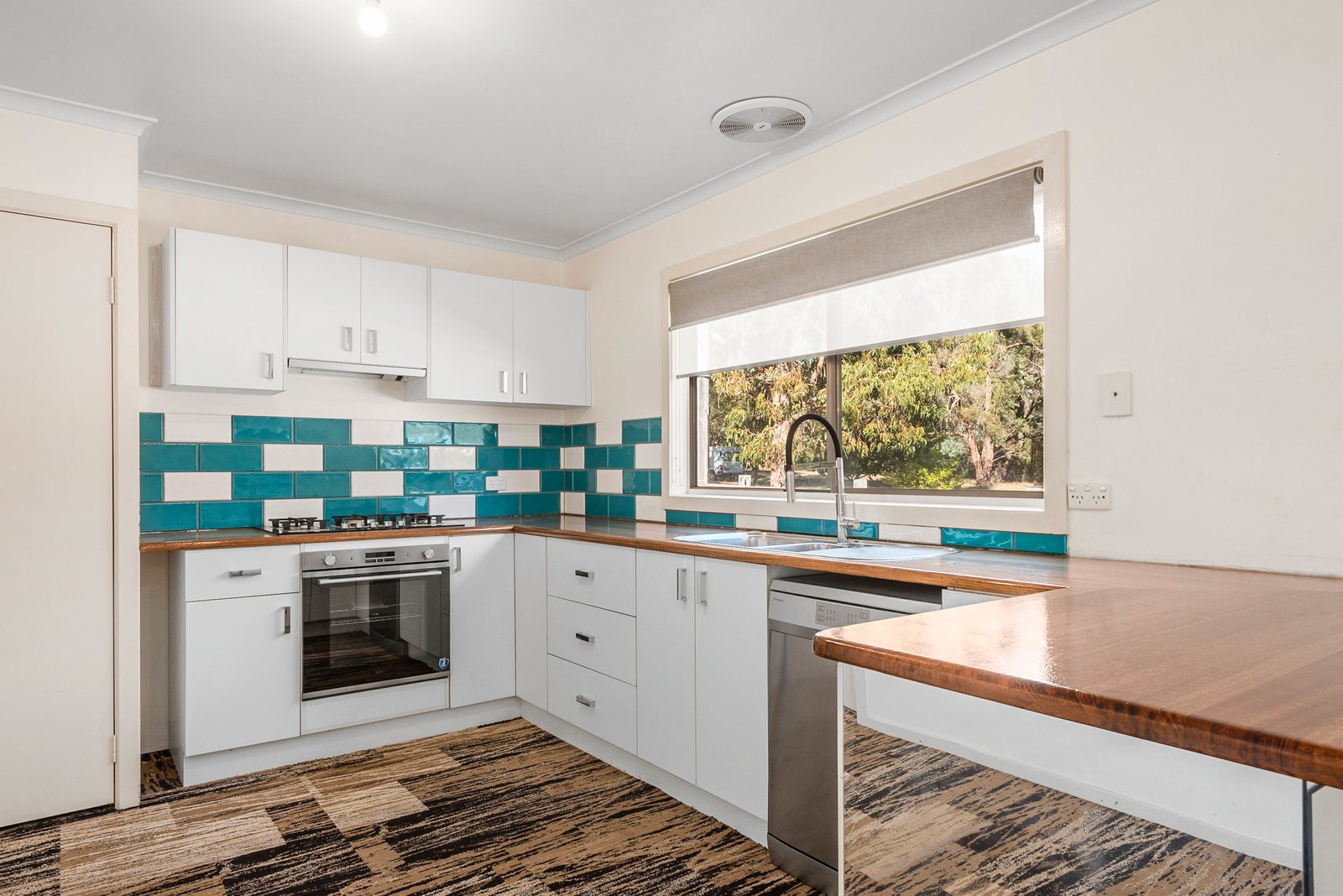 Real Estate and Property in 2/2 Sturt Street, Woodend, VIC