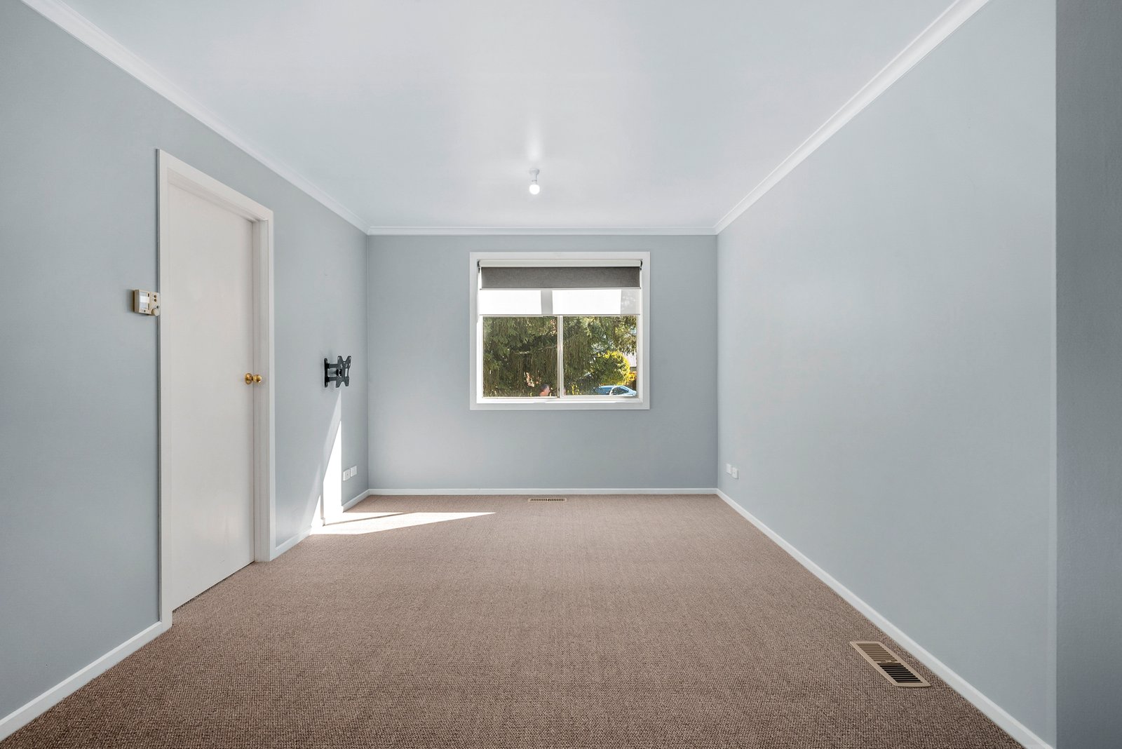 Real Estate and Property in 2/2 Sturt Street, Woodend, VIC