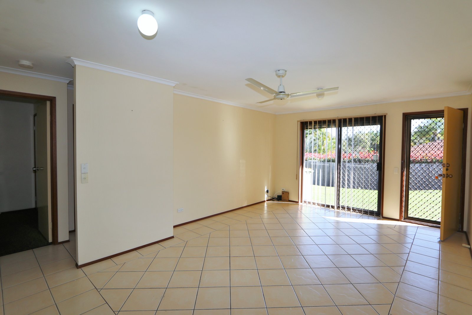2/2 Tannock Street ASHMORE 4