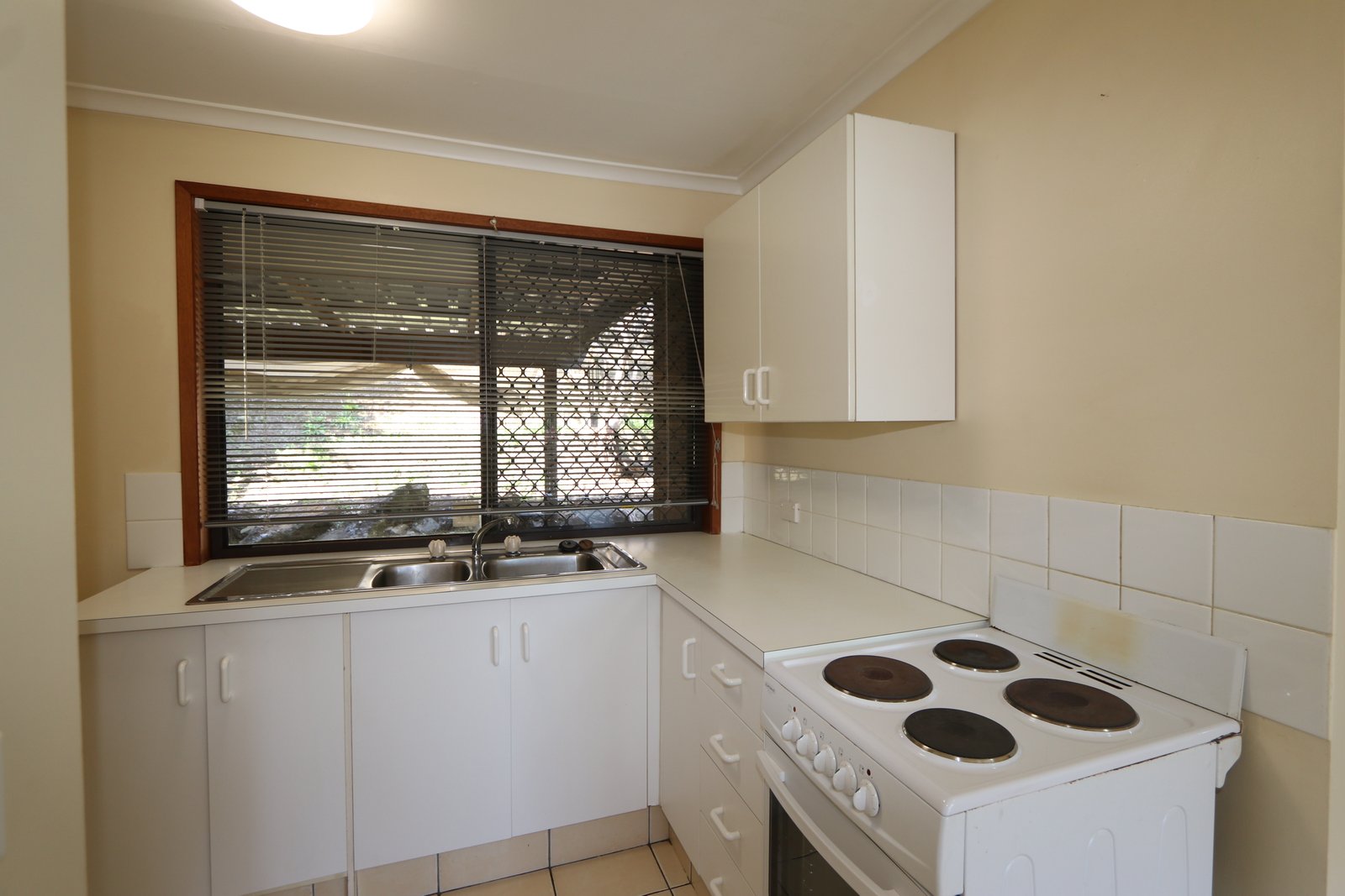 2/2 Tannock Street ASHMORE 5