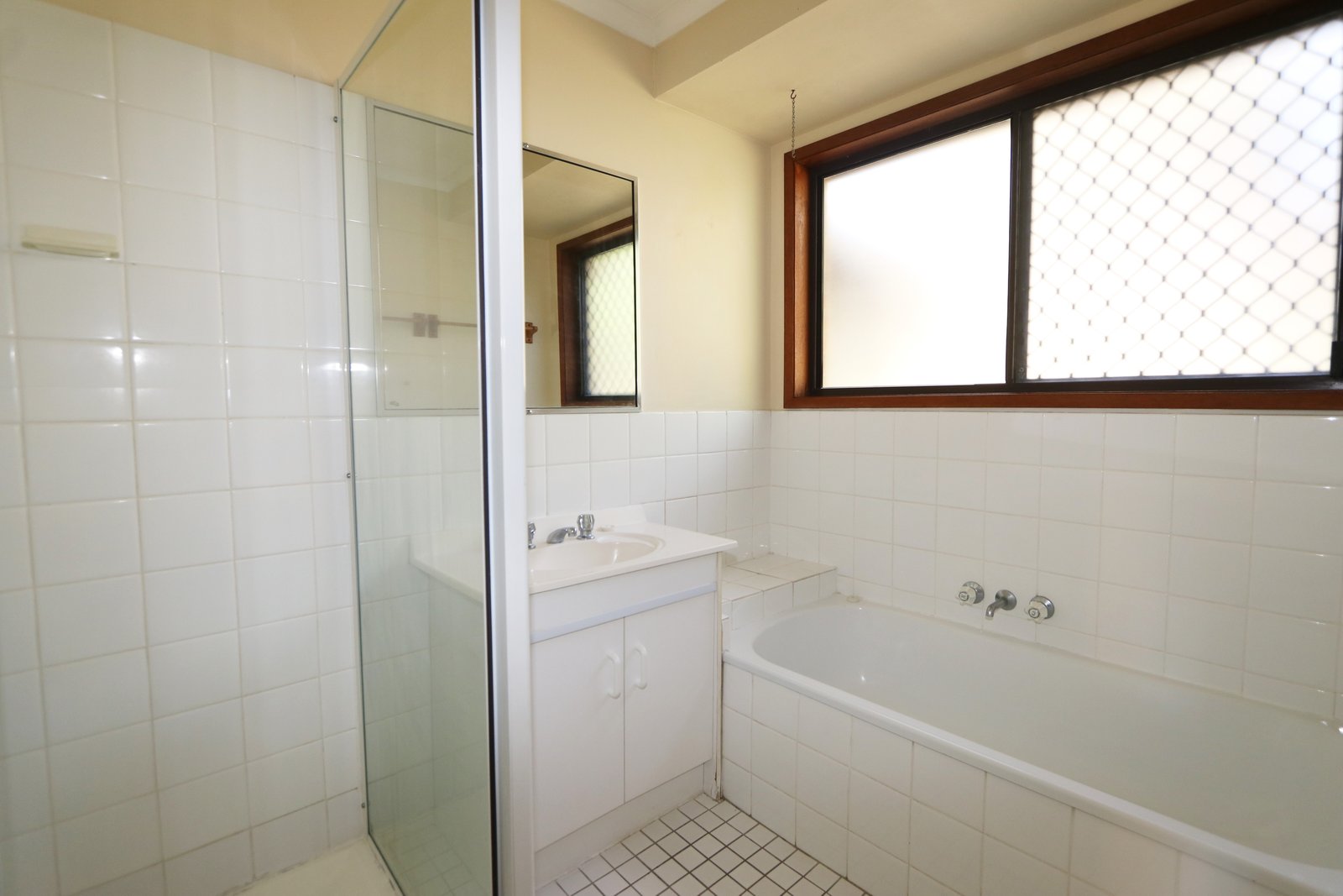 2/2 Tannock Street ASHMORE 9