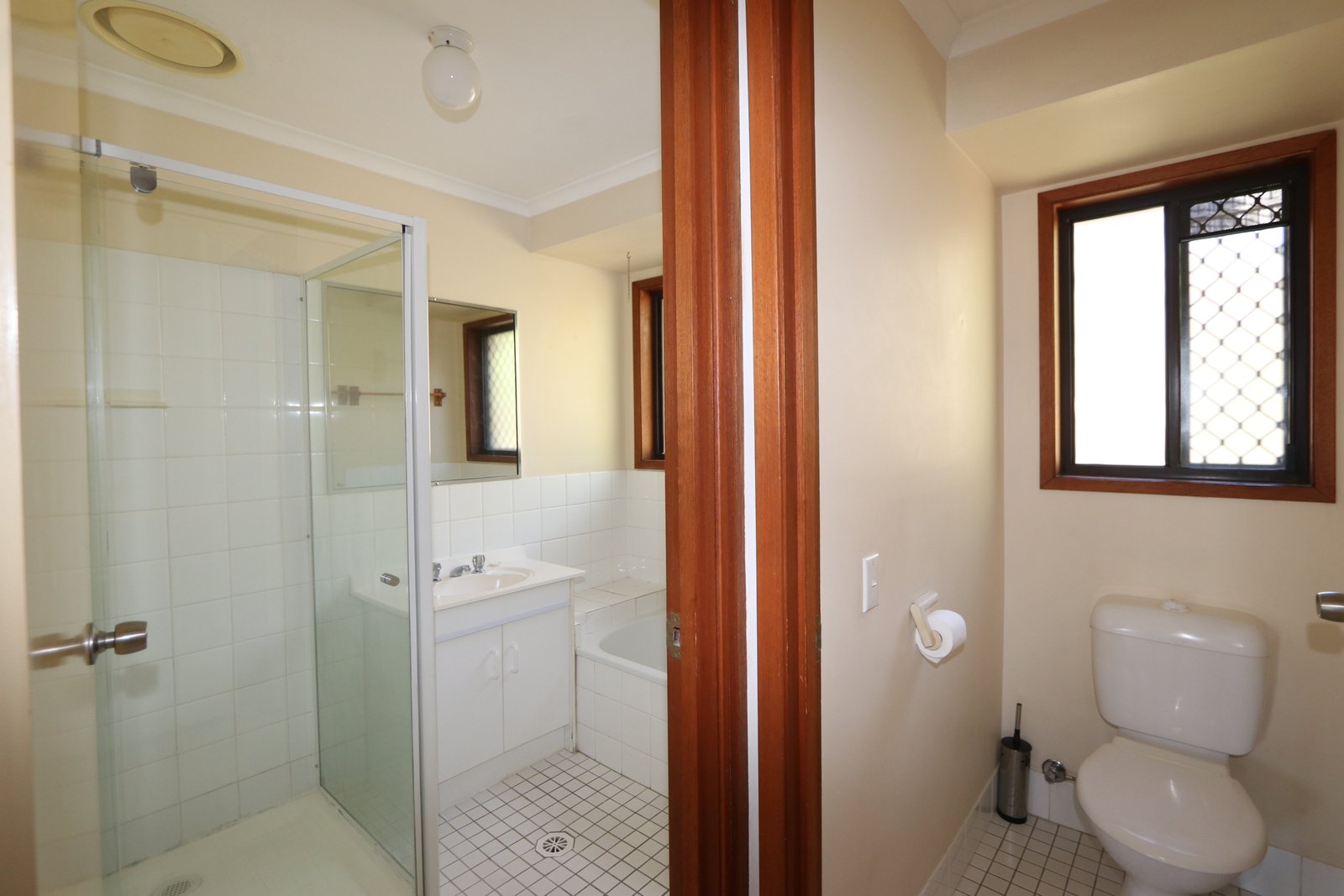 2/2 Tannock Street ASHMORE 10