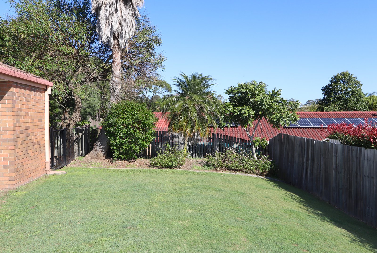 2/2 Tannock Street ASHMORE 16