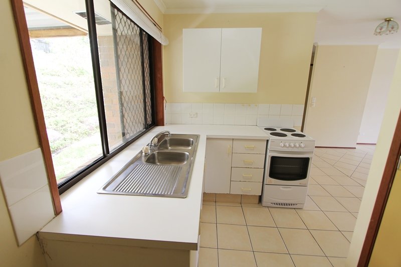 2/2 Tannock Street ASHMORE 3